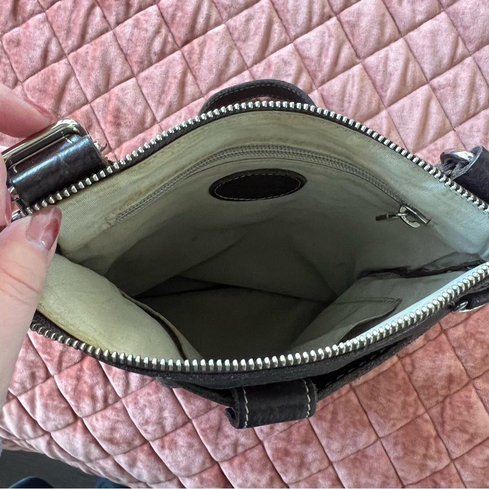 ROOTS Vintage Chocolate Brown Crossbody Leather Bag - Picture 7 of 11